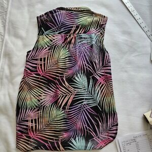 Forever‎ 21 Green & Pink Floral Casual Sleeveless Top Size S High/low Hem
